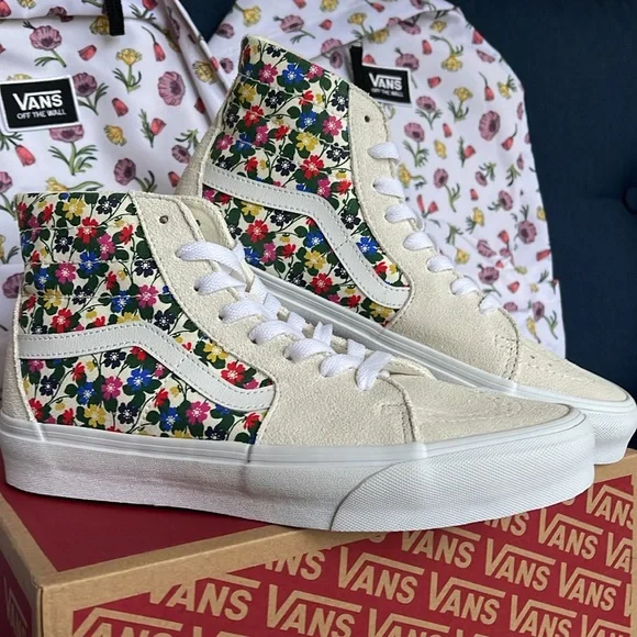 Vans WMNS Sk8-Hi Tapered
Floral White
VN0A5KRUWHT
Sneakers - Picture 6 of 16